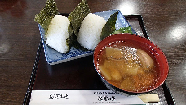 レストラン「深雪の里」のおにぎりのセット